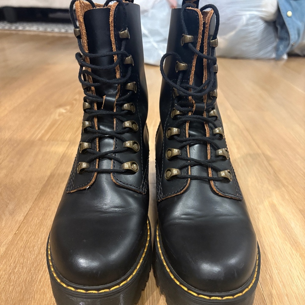 Women’s Dr. Martens Leona Hook Boot